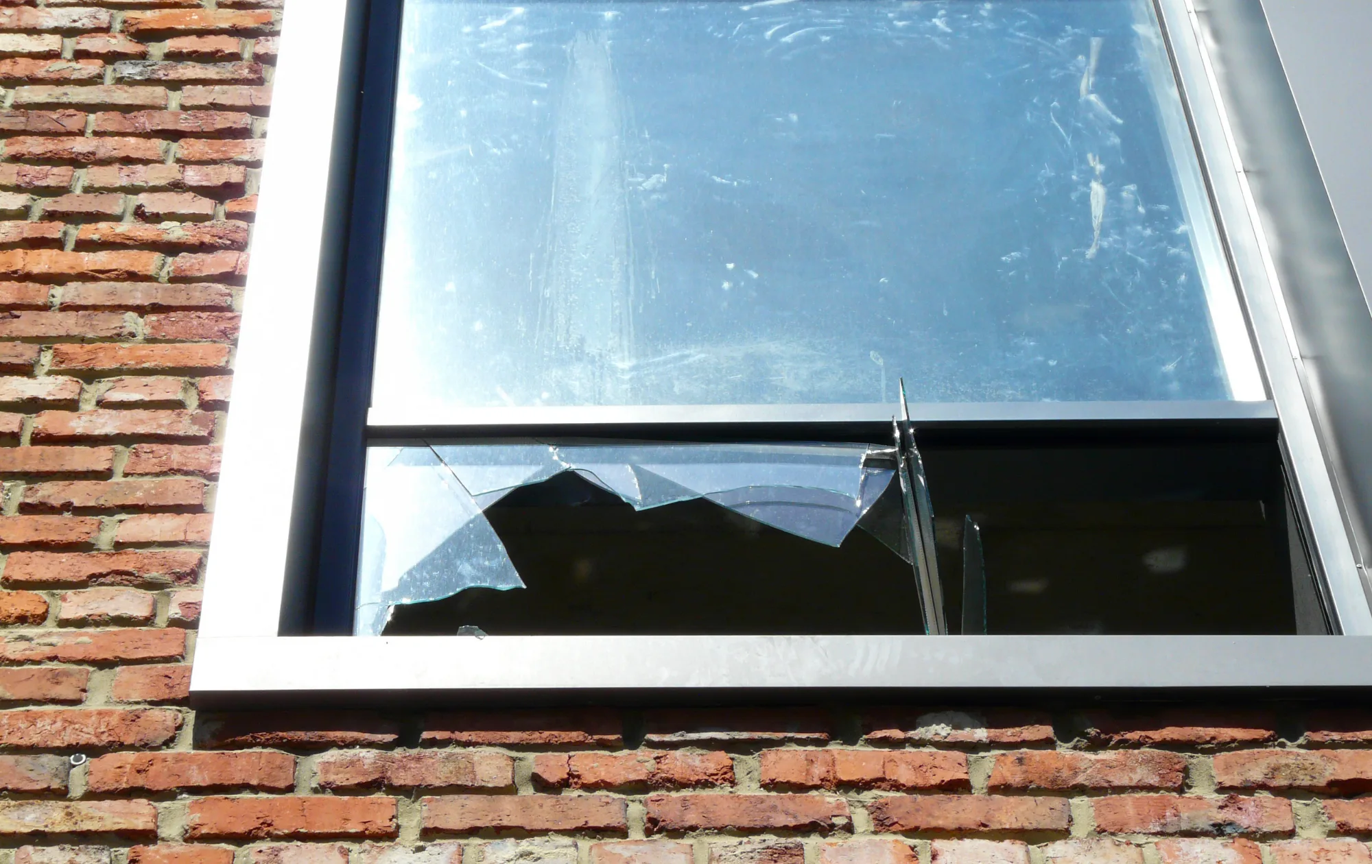 Security Window Film vs. Bullet Resistant Glass: Understanding the Difference and Choosing the Right Protection Security Window Film vs. Bullet Resistant Glass